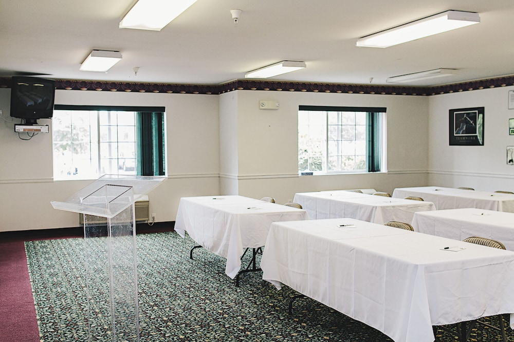 Fairbridge Inn And Suites Dupont 47/54