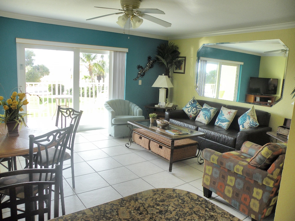 South Beach Condo Hotel 37/50