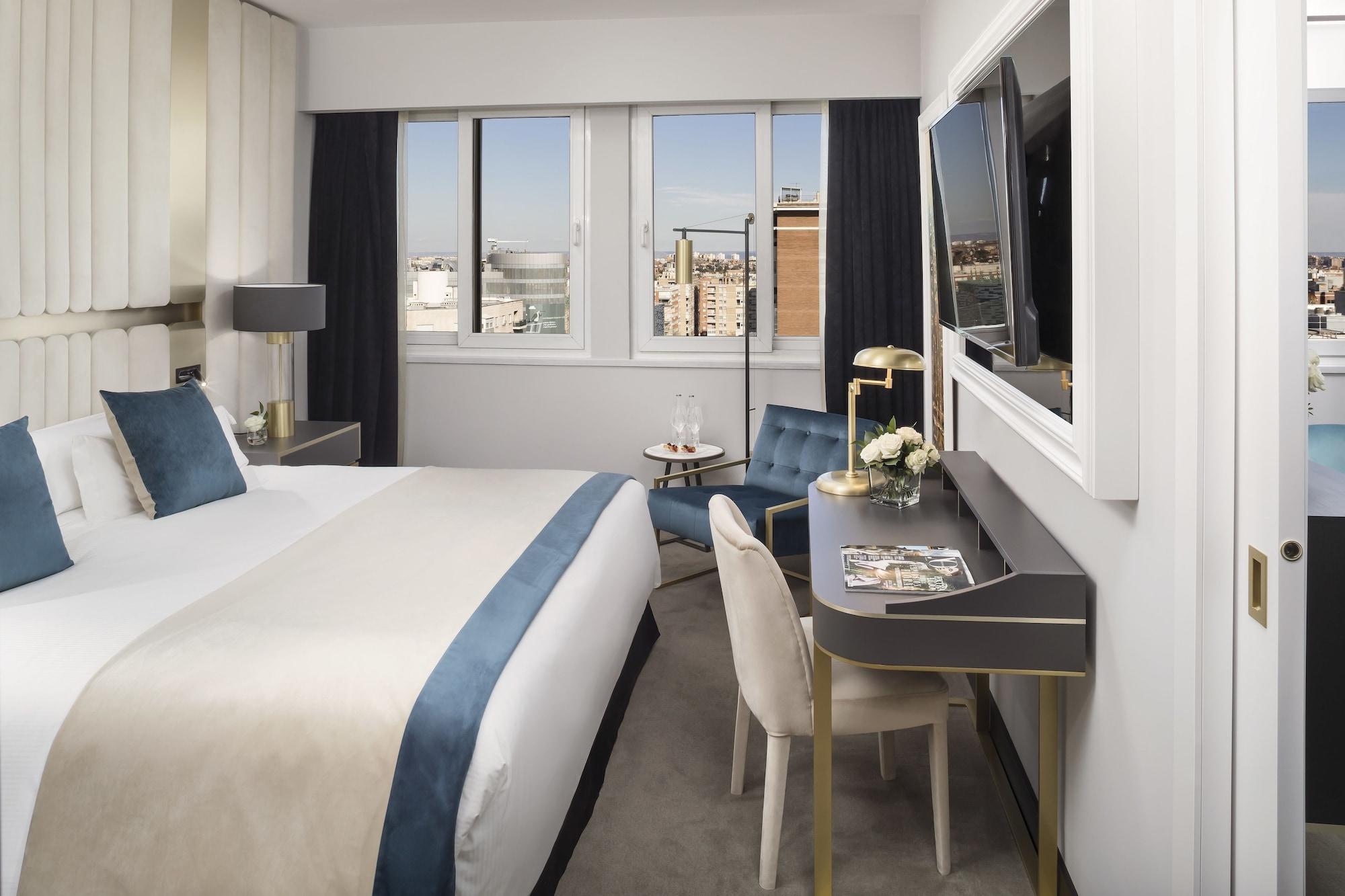 The Level, Junior Suite, Lounge Access