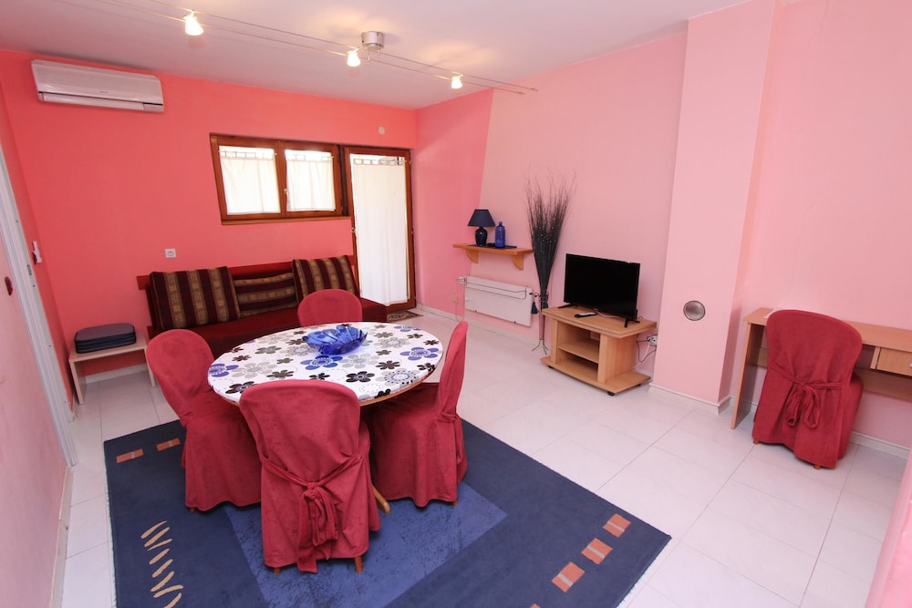 APARTMENTS LORA 49/66