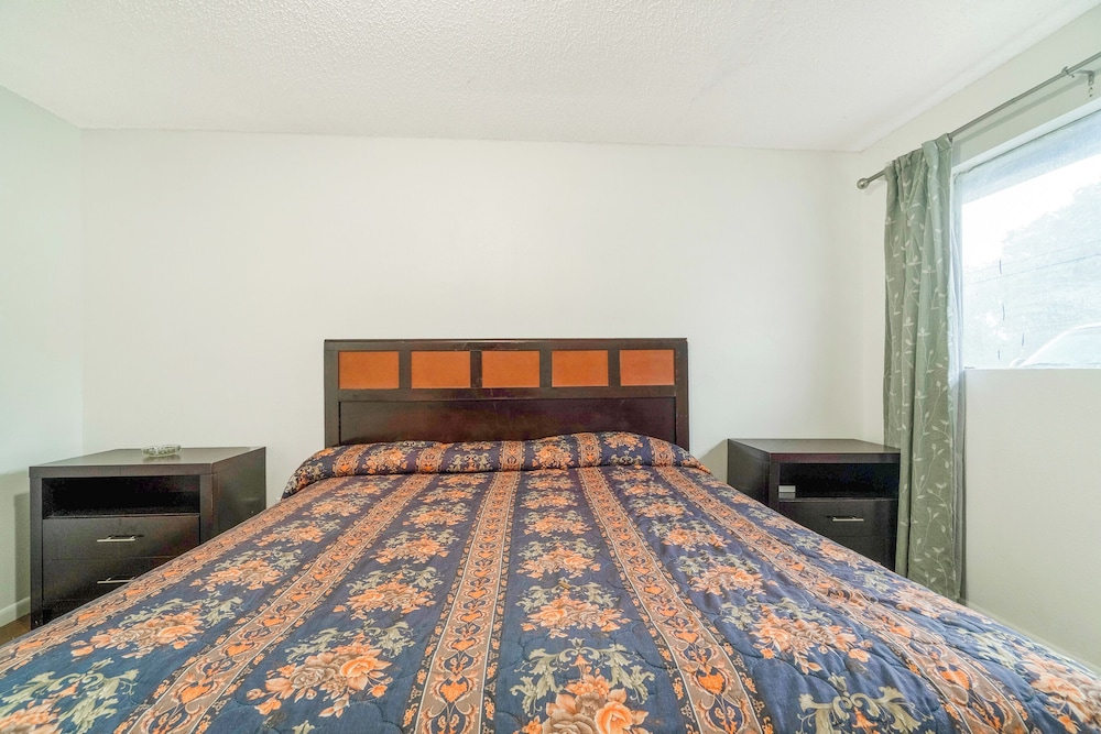 Budget Inn By OYO Palestine TX Hwy 79 16/30