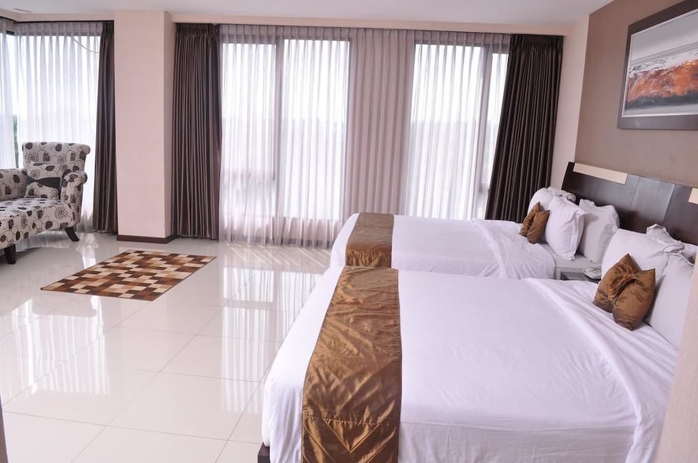 Scarlet Hotel Dago 2/21