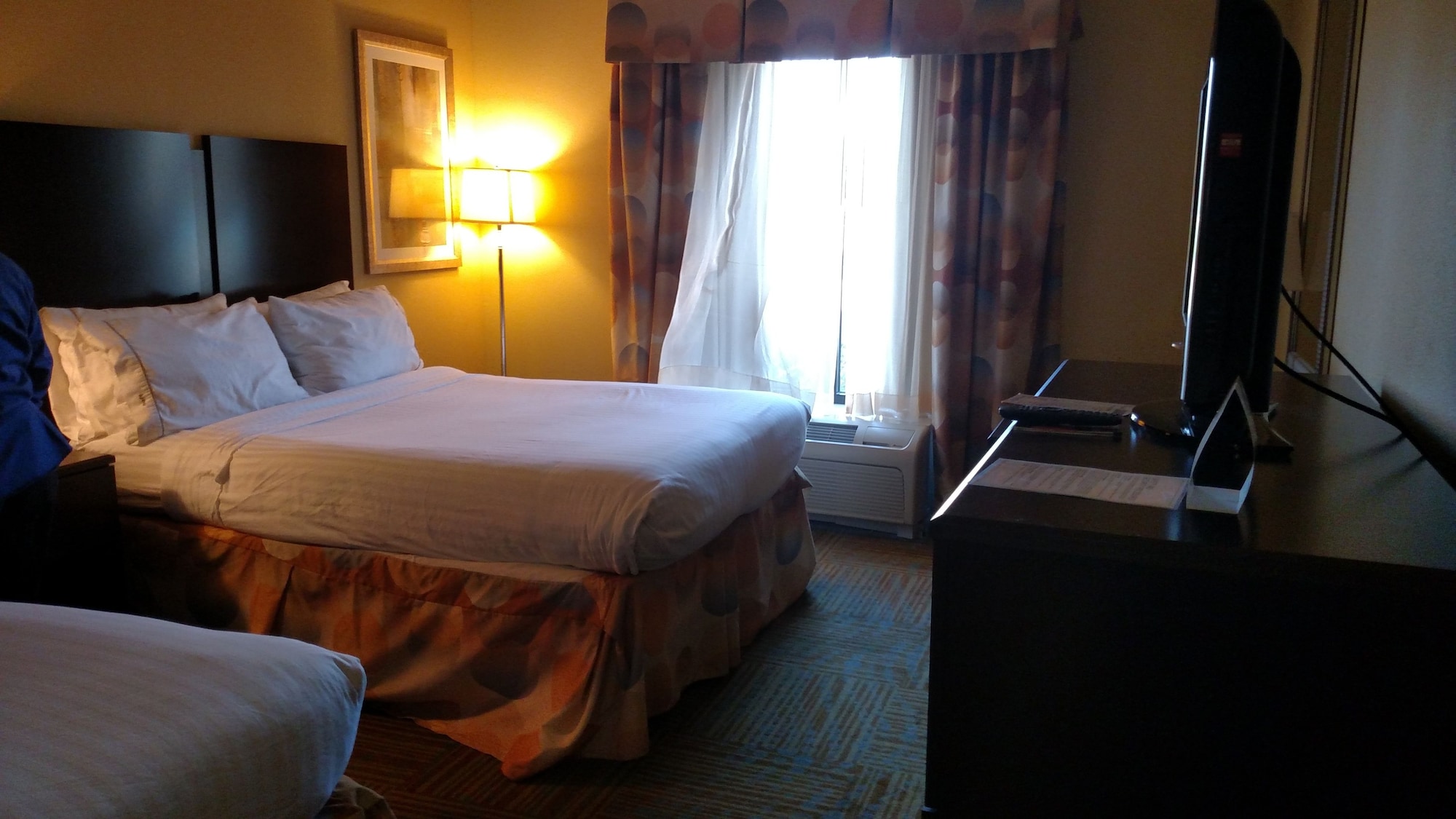 غرفة قياسية بسريرين كوين، Holiday Inn Express Hotel And Suites Perry 2/6