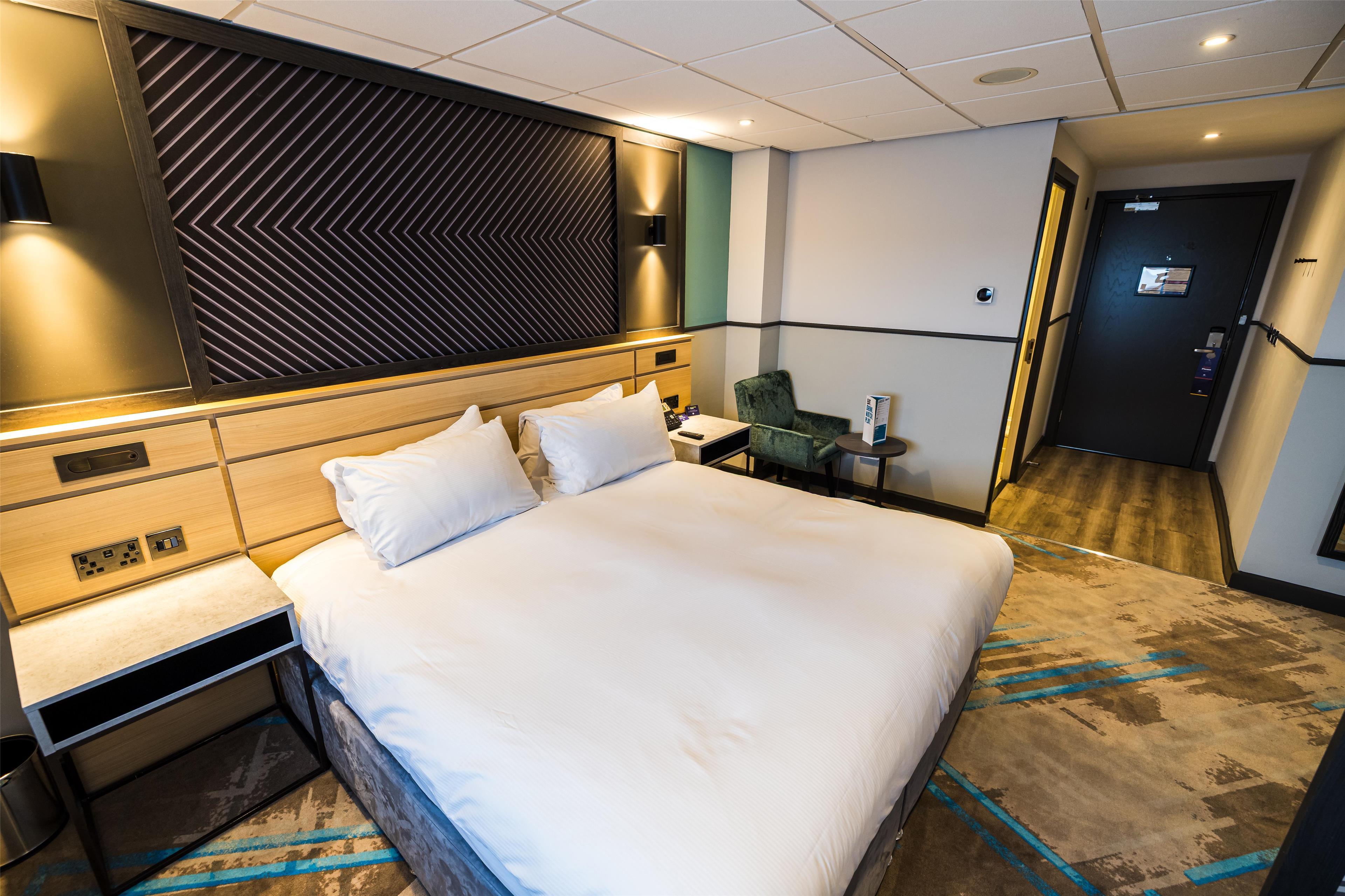 Junior Suite, King Bed, Active Area