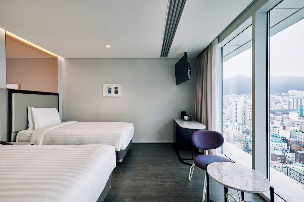 LaValse Hotel 20/75