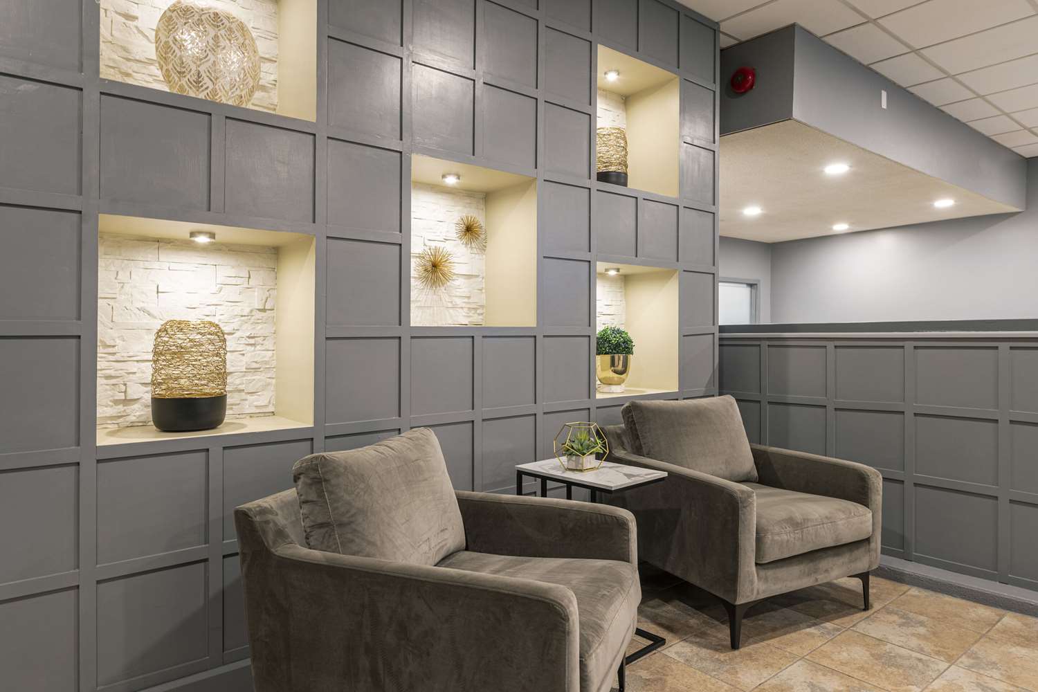Comfort Suites Kingston Central 6/16