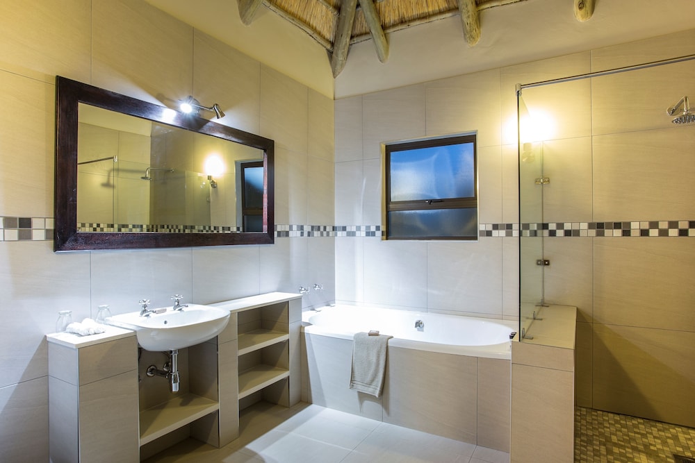 Montusi Mountain Lodge 50/50