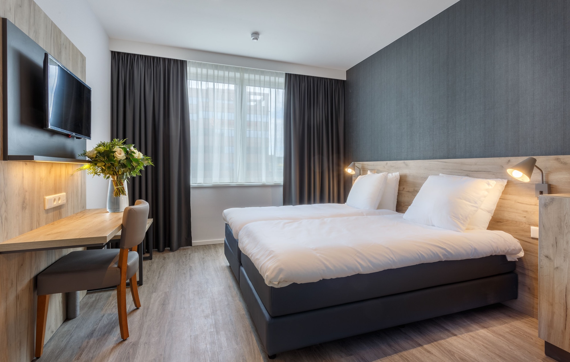 DELUXE, TWIN BEDS