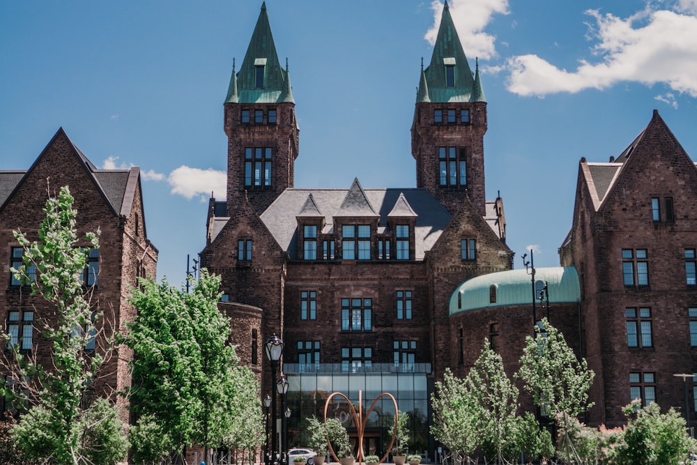 The Richardson Hotel 1/61