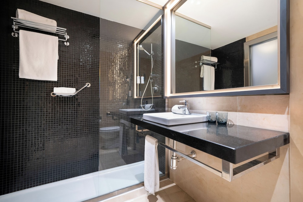 Hotel Cadiz Paseo Del Mar Affiliated By Melia 68/68
