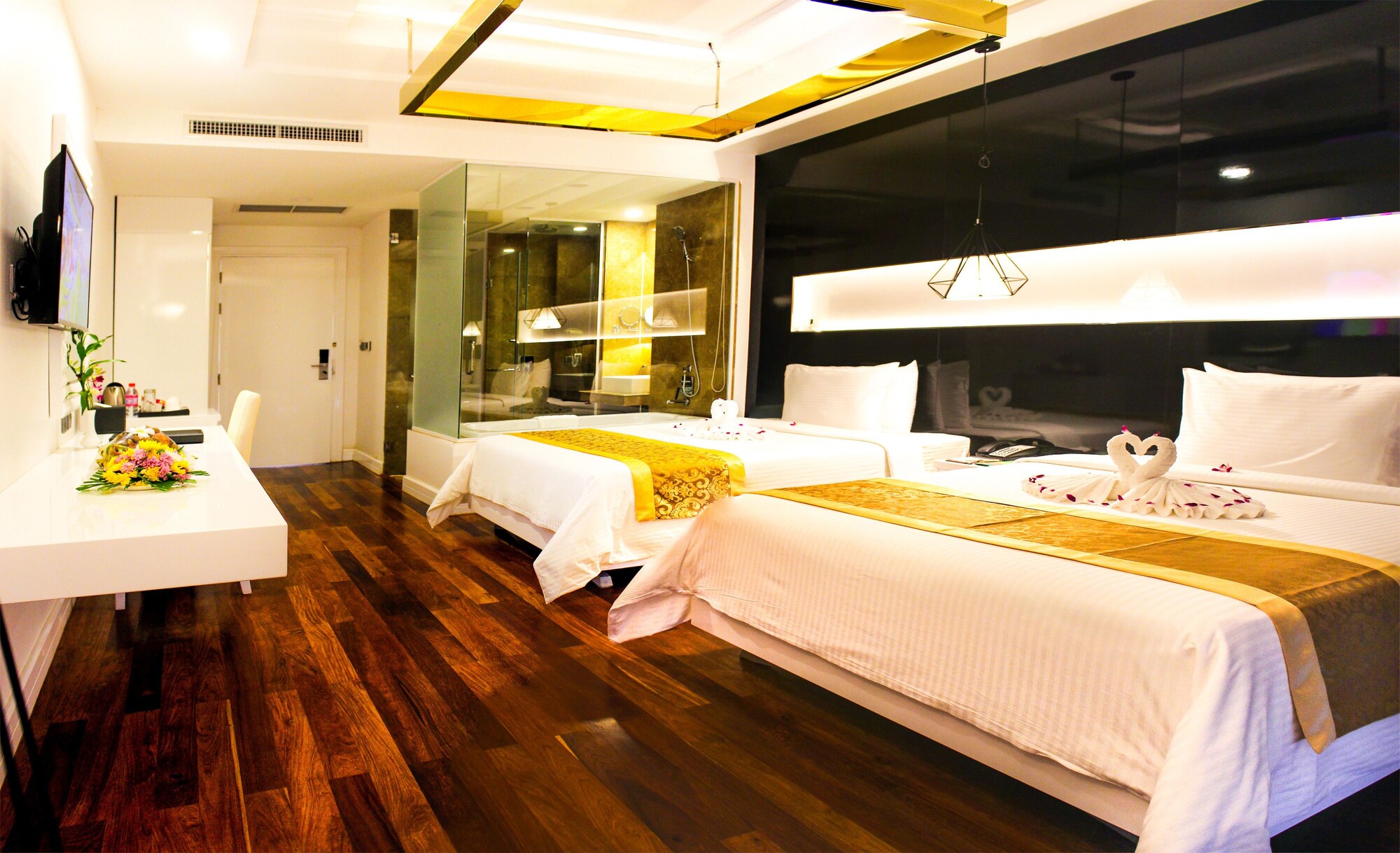 PREMIER, LUXURY, TWIN BEDS