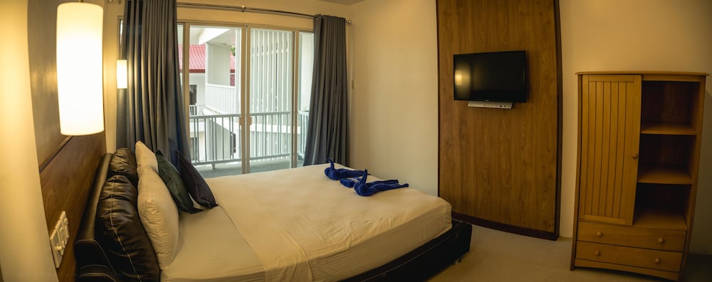 Stunning Republic Beach Resort 28/58