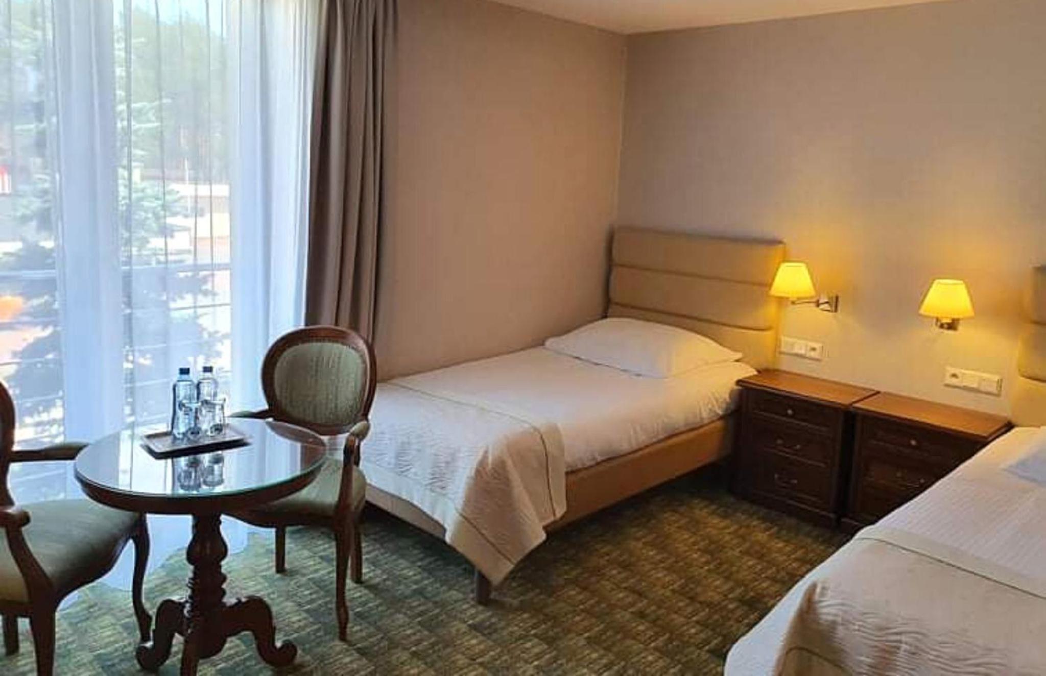 Room, Triple