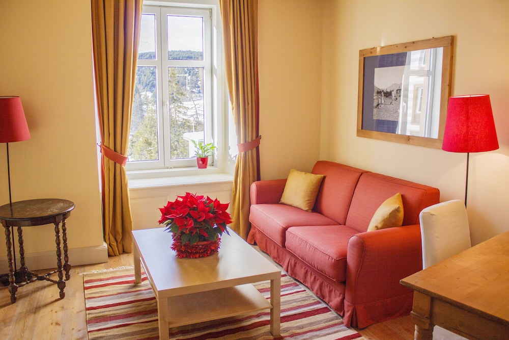 Maloja Palace 37/55