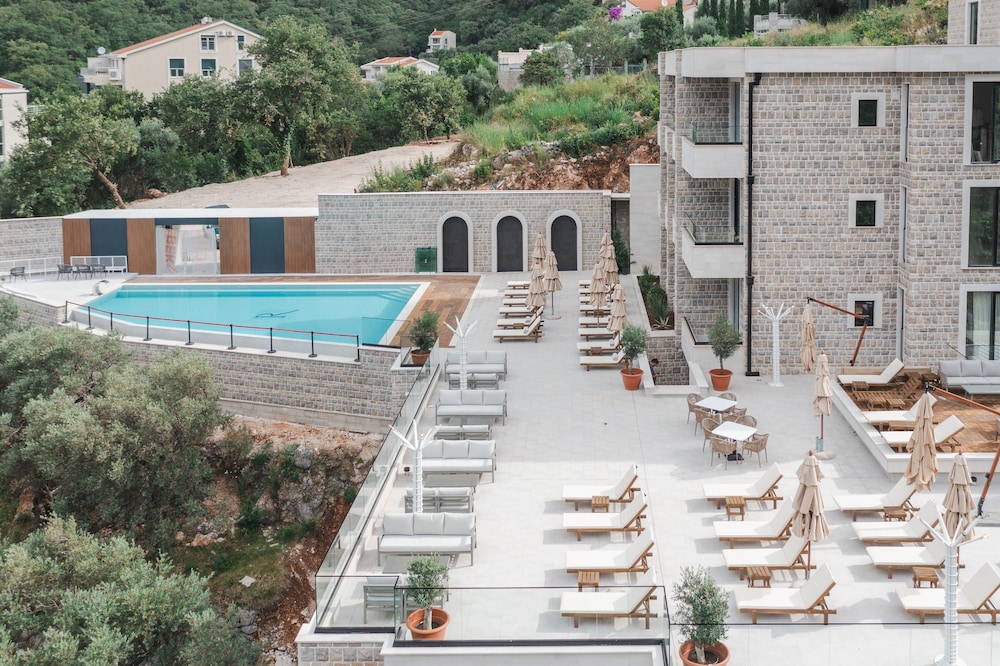 Regent Resort Budva 50/53