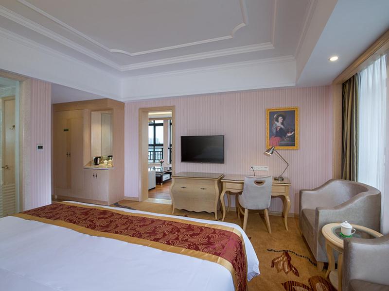 Vienna International Hotel (Dongguan Shilong Huixing Business Center) 10/17