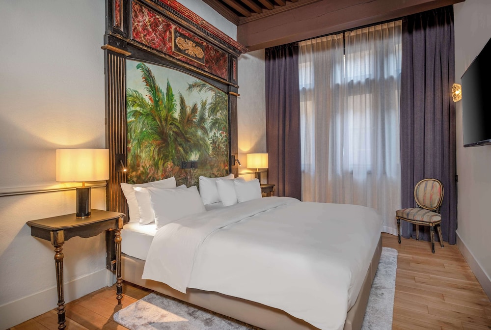 Collection, Suite, King Bed