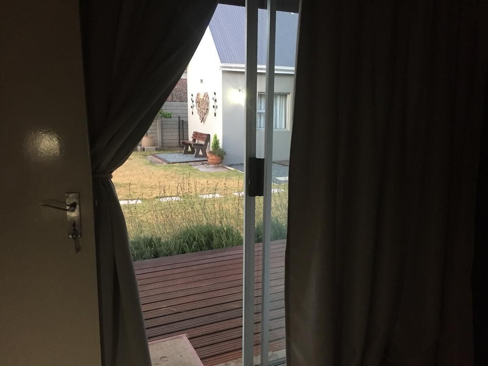 Tranquil House B&B @ 10 Berry St 33/44