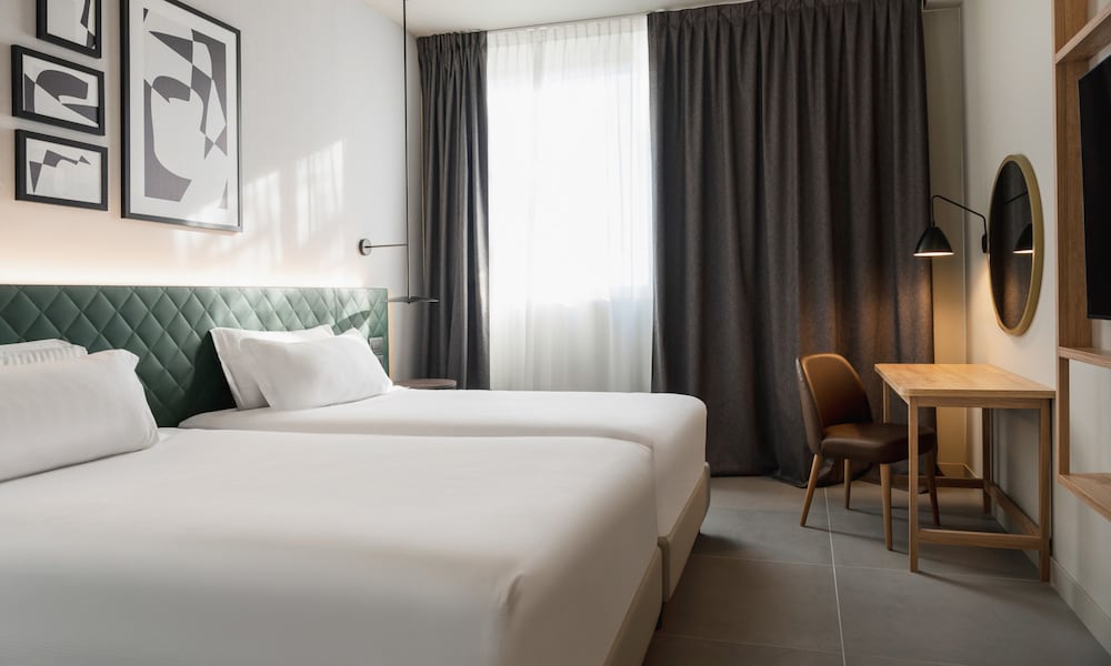 DELUXE, TWIN BEDS