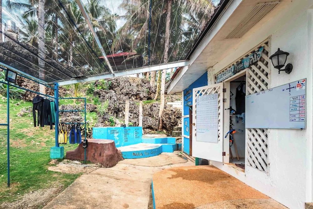 Blue Star Dive And Resort 40/50