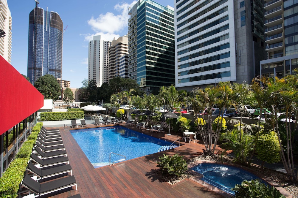 Royal on the Park Hotel and Suites 52/57