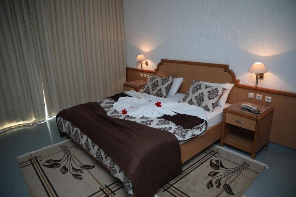 Hotel Royal Jinene 28/68