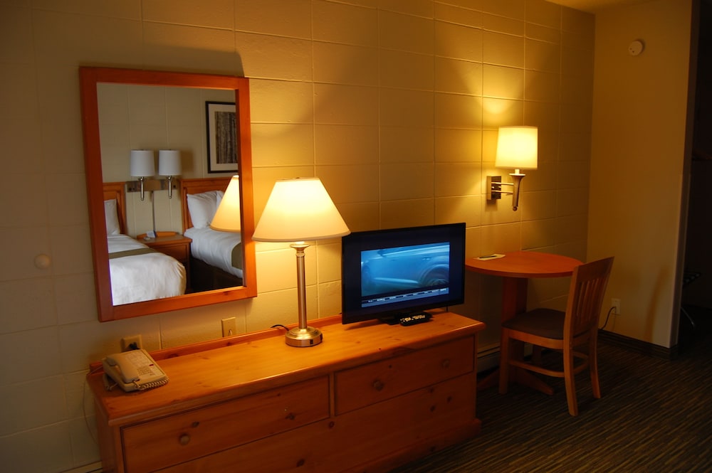 Days Inn and Suites by Wyndham Downtown Missoula-University 33/66