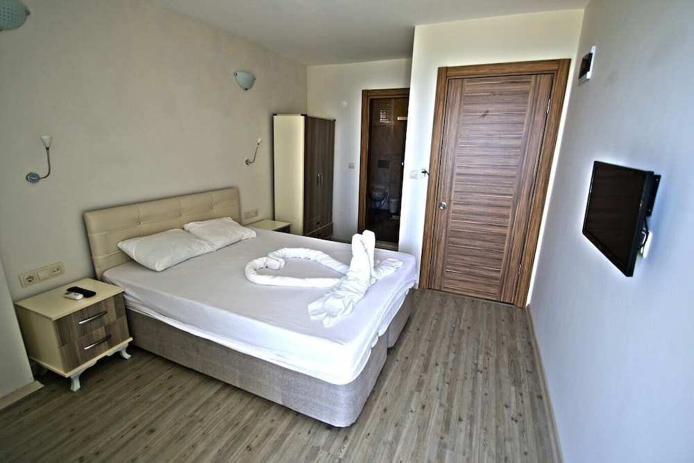 Oz Guzelcamli Otel 6/15
