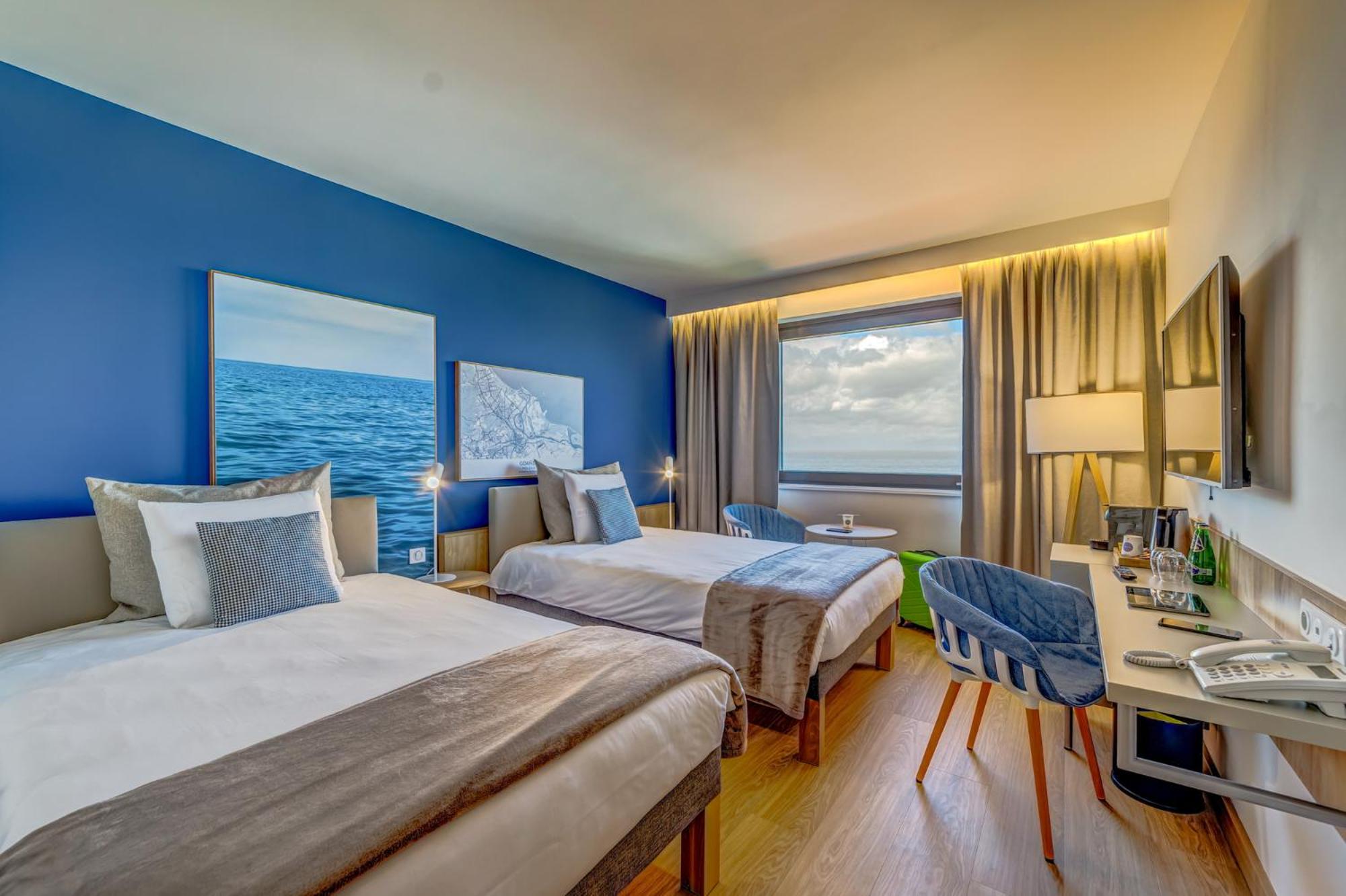 Superior, Twin Beds, Central Sea View