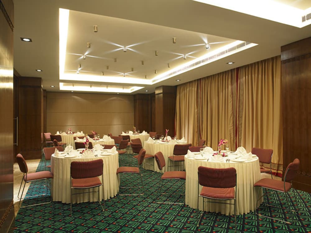 Royal Orchid Central Jaipur 50/58