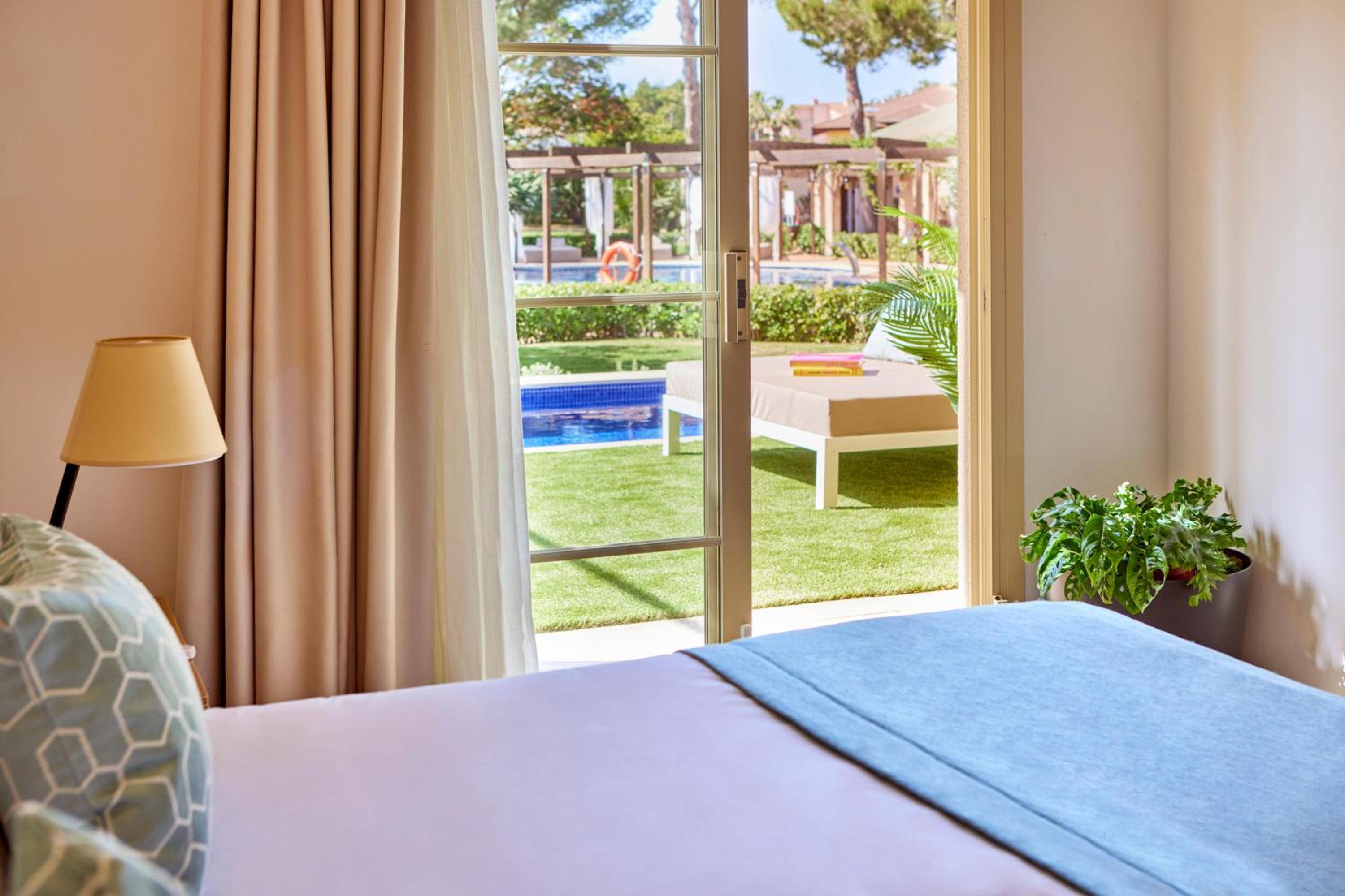 1 Bedroom, Swim Up, Suite