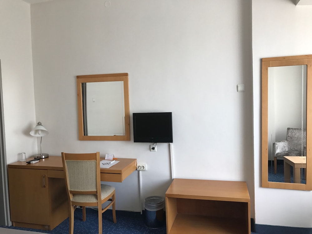 Hande Hotel 53/60