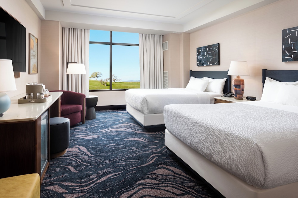 Standard, Queen Bed, No Balcony