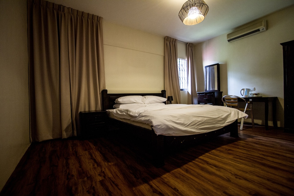 8 BOUTIQUE BY THE SEA HOTEL 13/50
