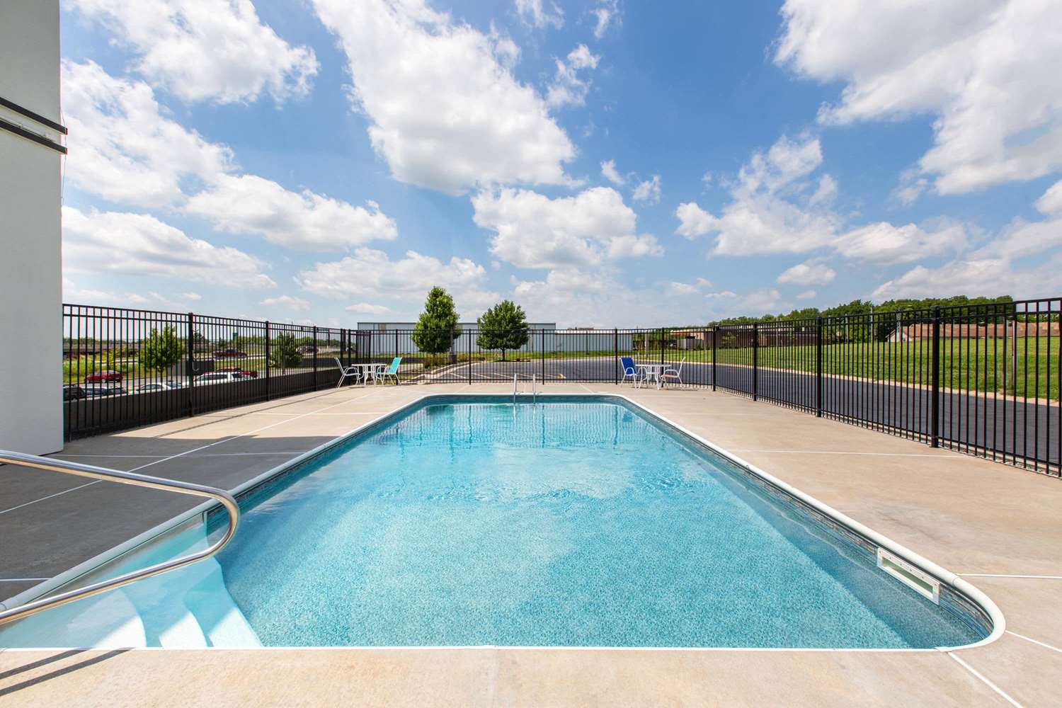 La Quinta Inn & Suites by Wyndham Blue Springs 15/31
