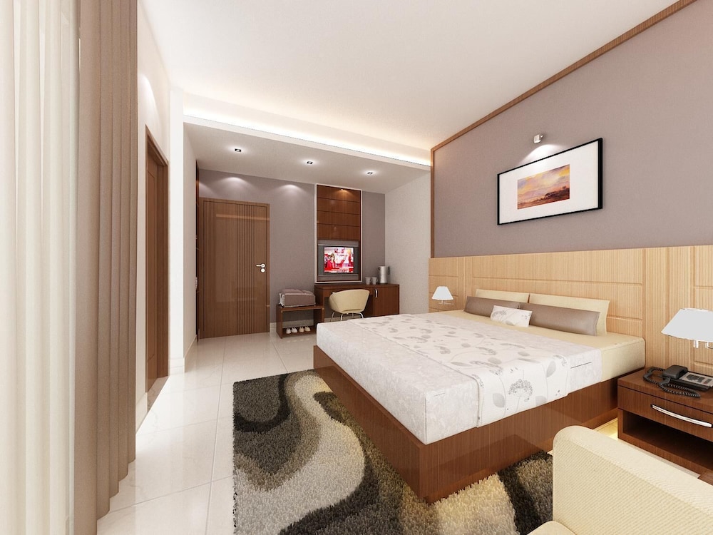 Royal Raj Hotel and Condominium 30/35