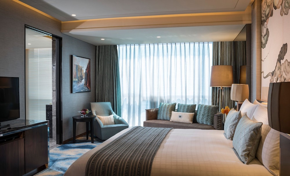 Ambassador, Suite, King Bed, 2 King Beds