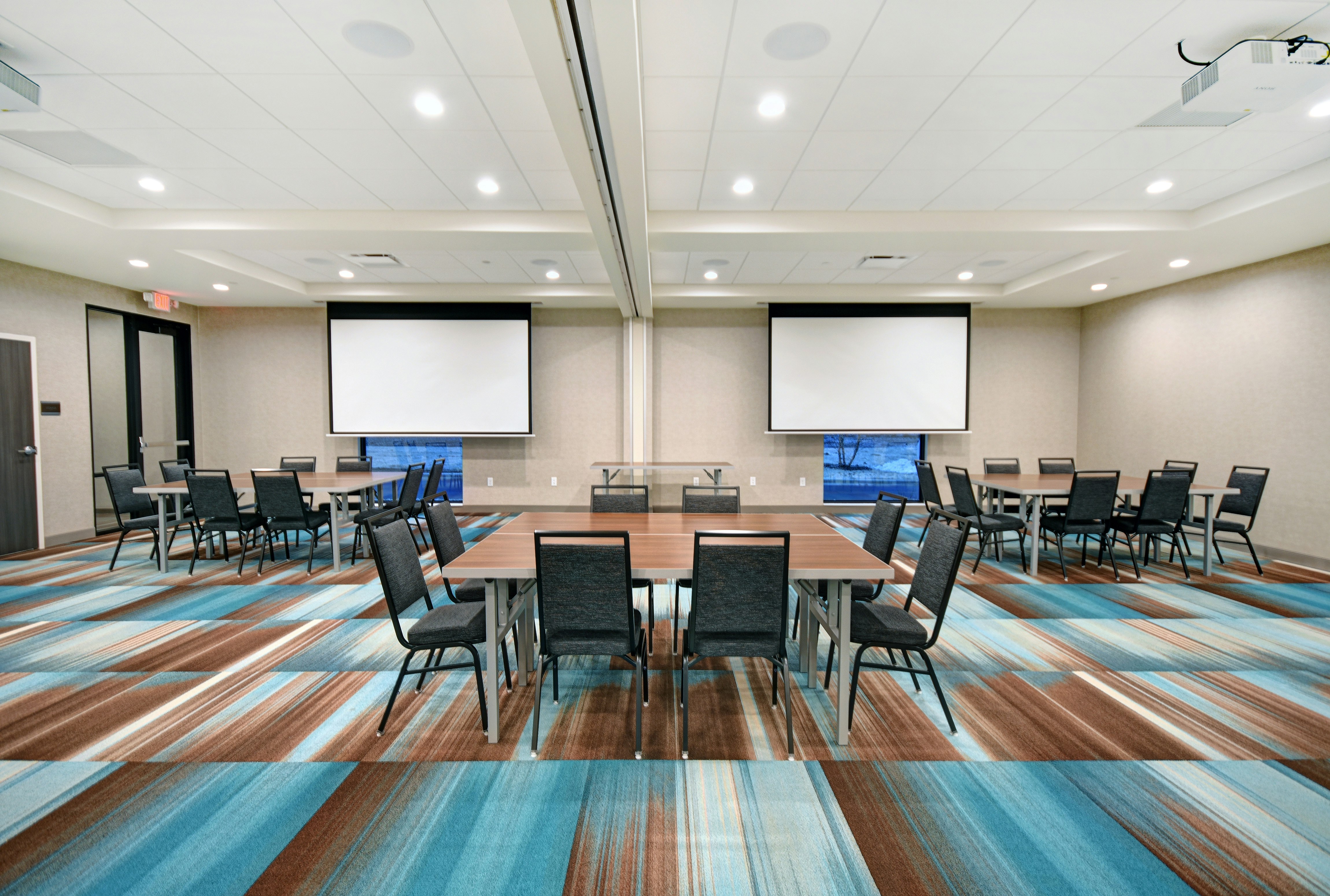 Home2 Suites By Hilton Beloit 14/22