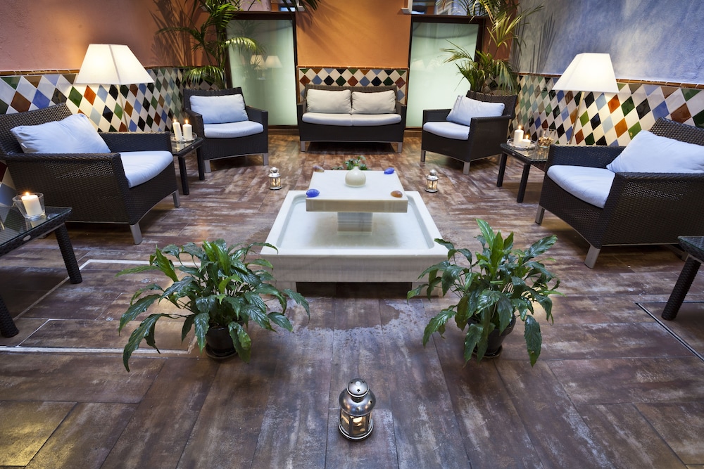 Suites Gran Via 44 Hotel 42/51