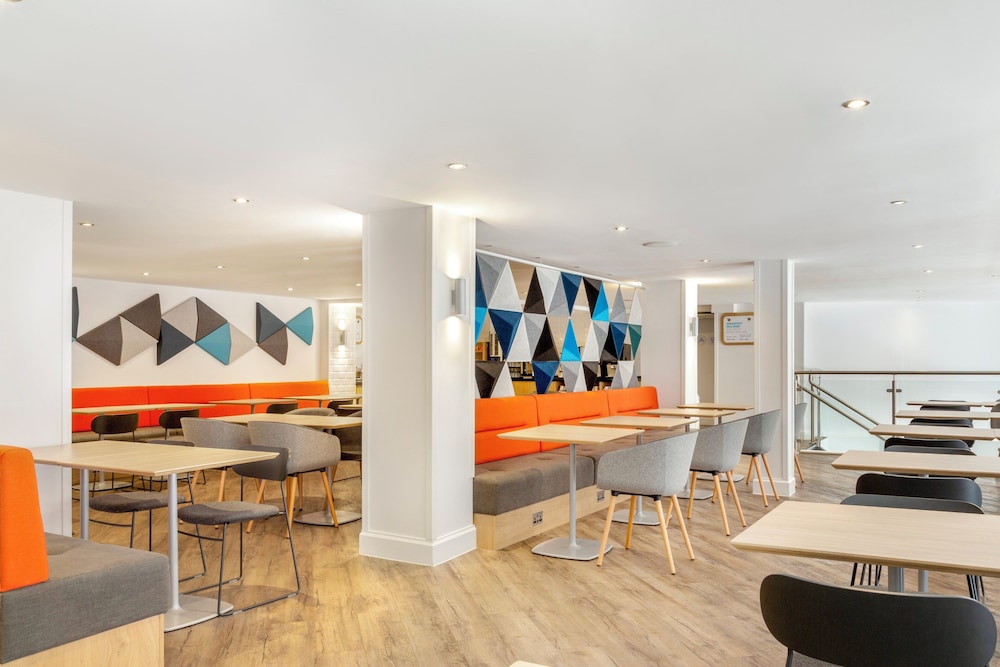 Holiday Inn Express Edinburgh City Centre 39/62