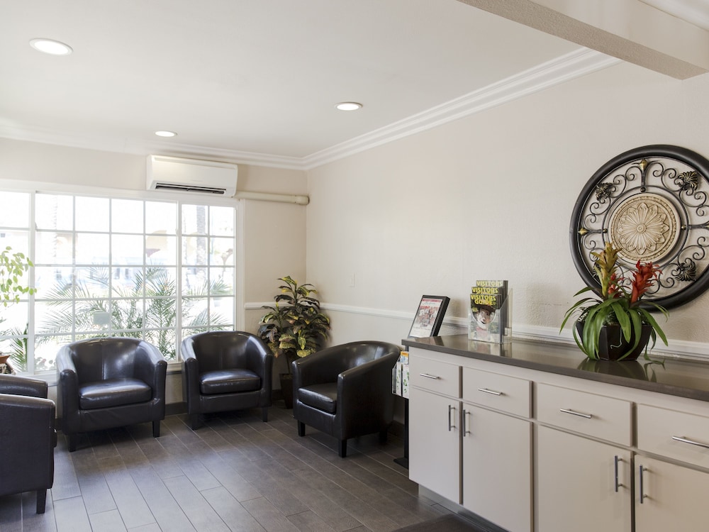 Anaheim Islander Inn And Suites 45/58