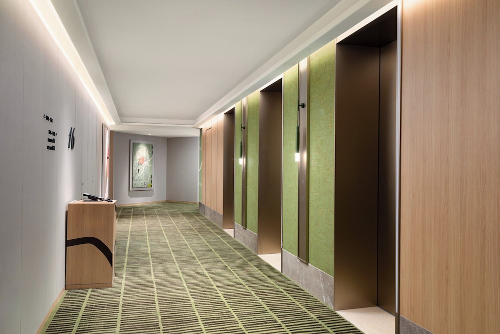 Sandalwood Hotel 27/48