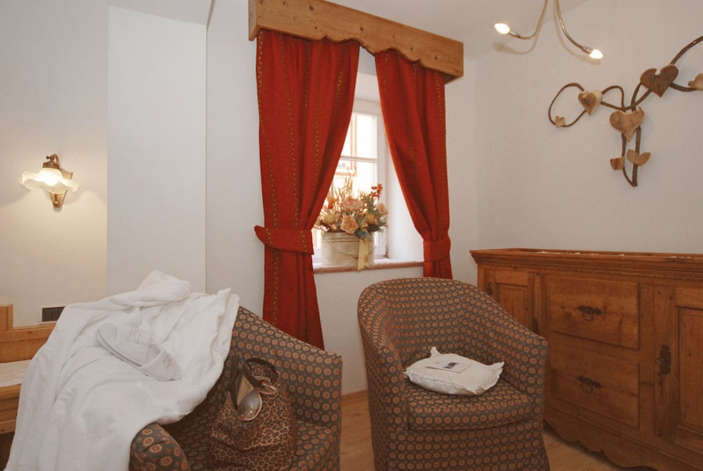 Central Hotel 22/59