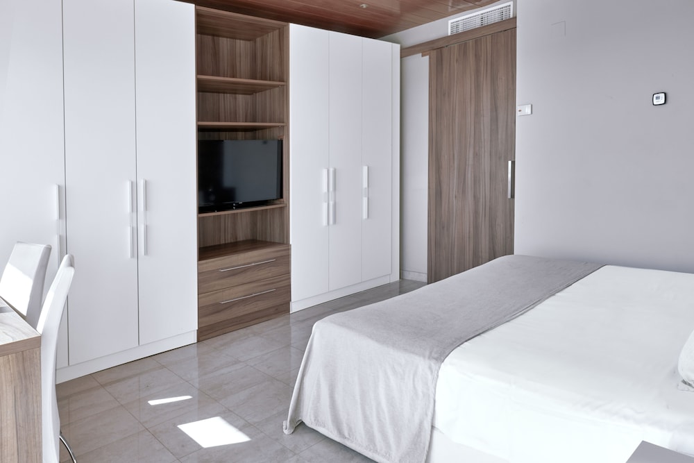 جناح جونيور بسرير كينج وسريرين منفصلين بإطلالة على البحر بغرفتي نوم، Sunway Playa Golf Sitges 6/8