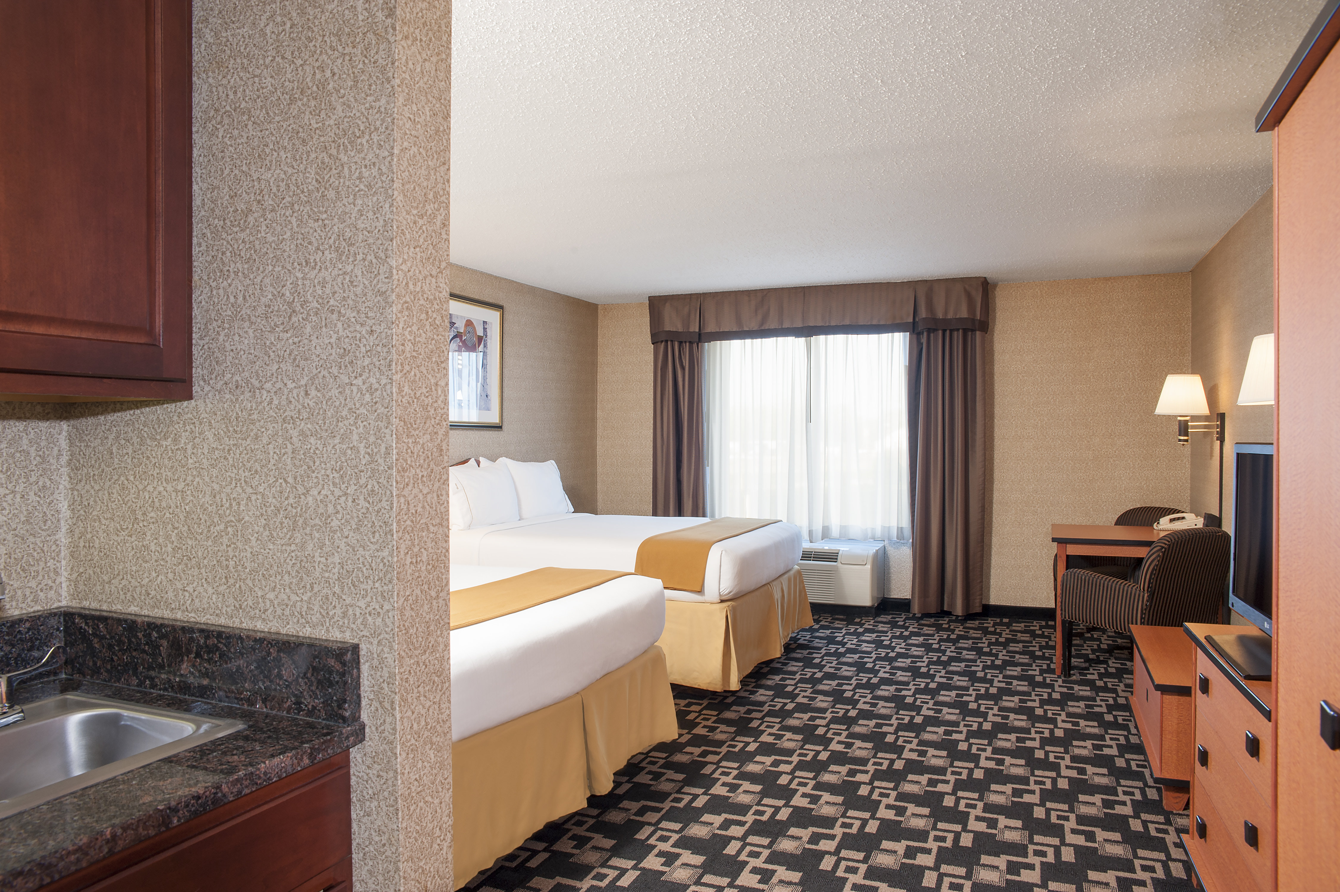 Holiday Inn Express Hotel And Suites Greenwood 63/66