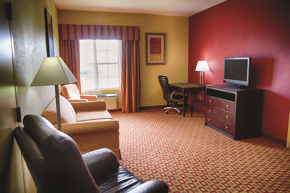 La Quinta Inn & Suites by Wyndham Alice 23/39