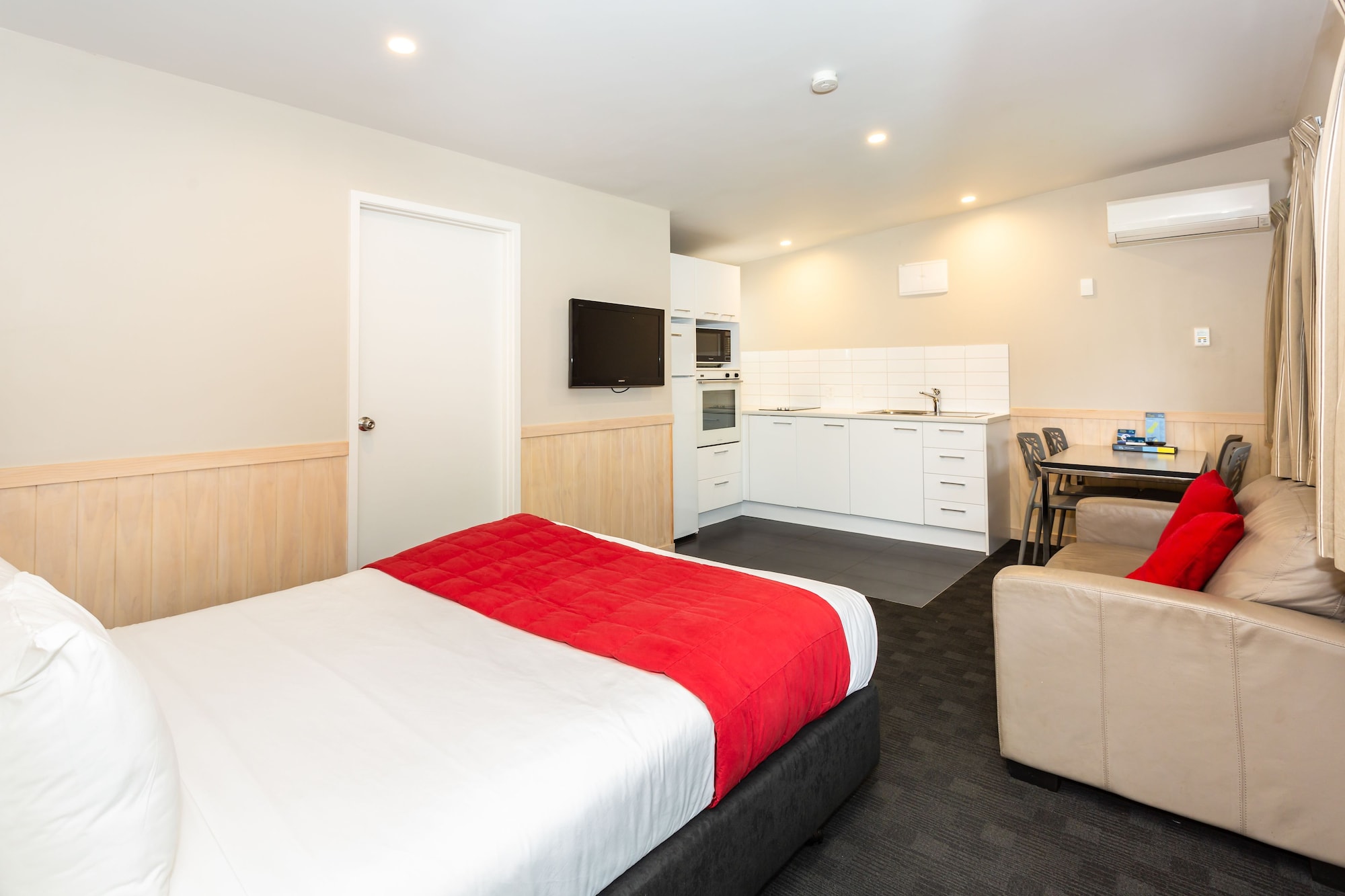 Select, Studio, Queen Bed