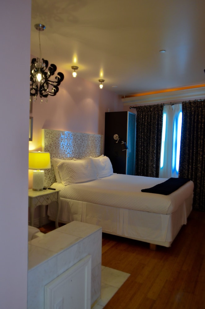 Hotel 1110 - Adults Only 4/75