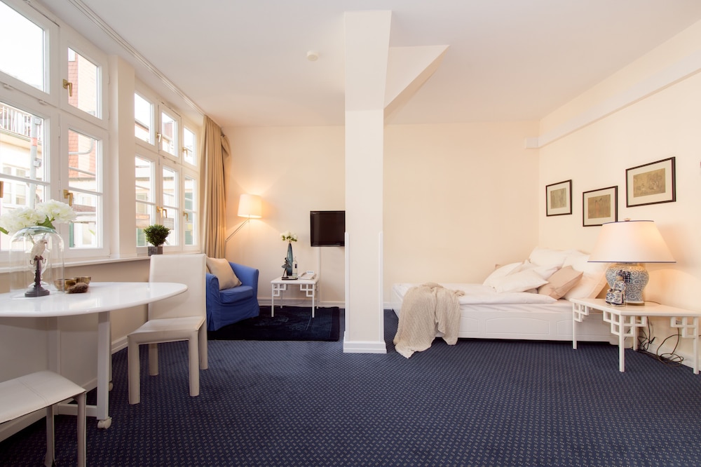 Carl, Suite, Queen Bed