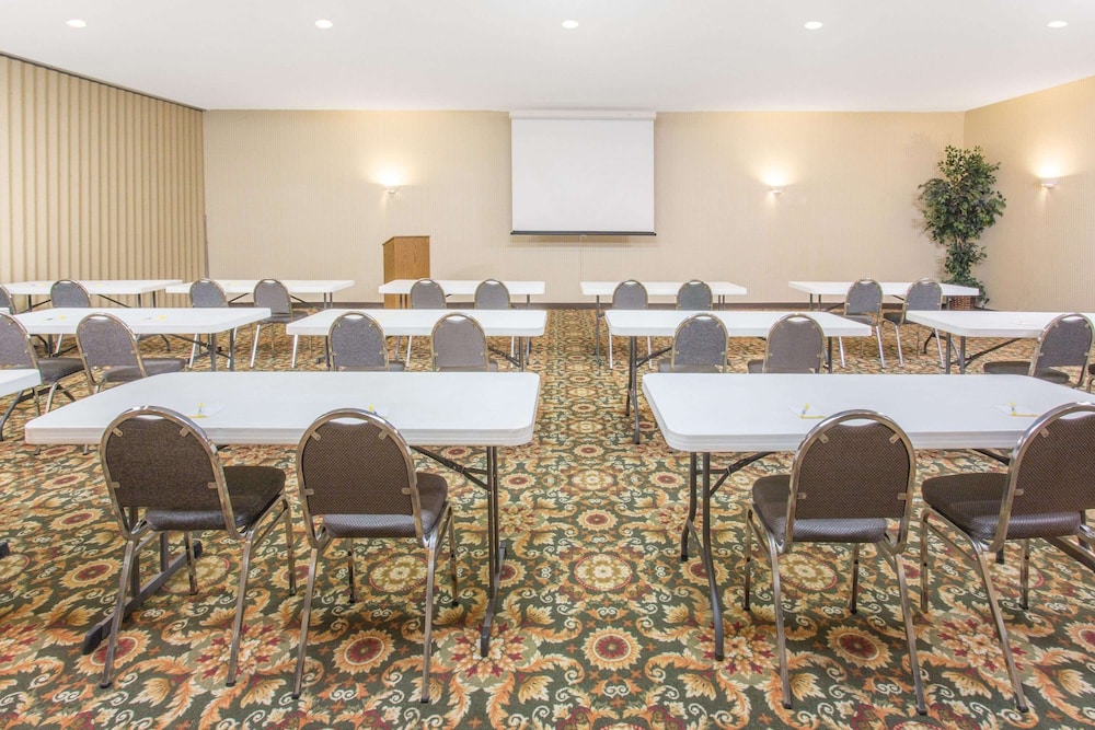 Days Inn by Wyndham Princeton 29/32